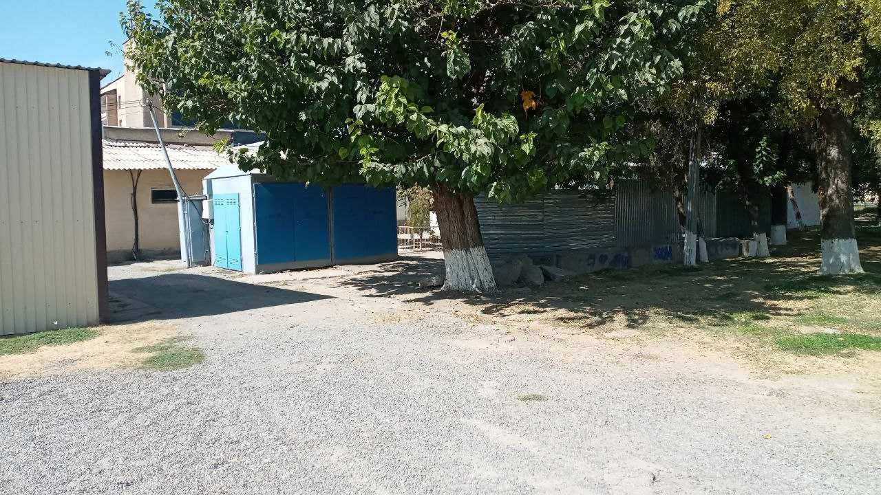 Продается участок с двумя зданиями