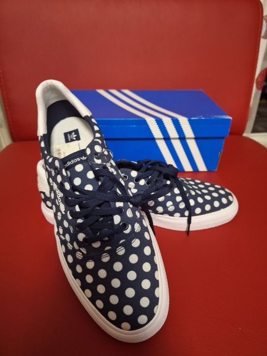 Adidas model deosebit,NOI, mărime 46