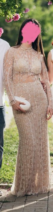 Продавам уникална официална/бална рокля-елегантна, блестяща