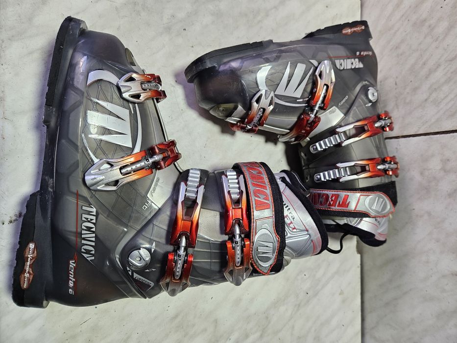 Clapari ski schi   Tecnica mondo  27-27,5  corespunde mărimii 42