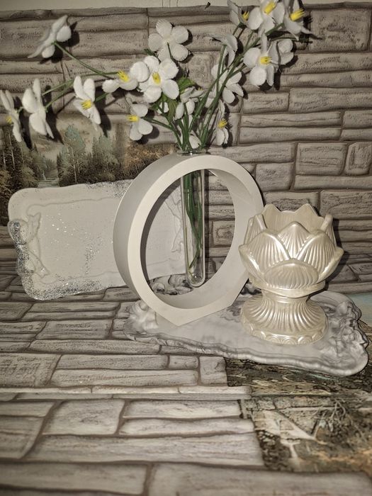 Гипсовые изделия  и свечи по доступным ценам.