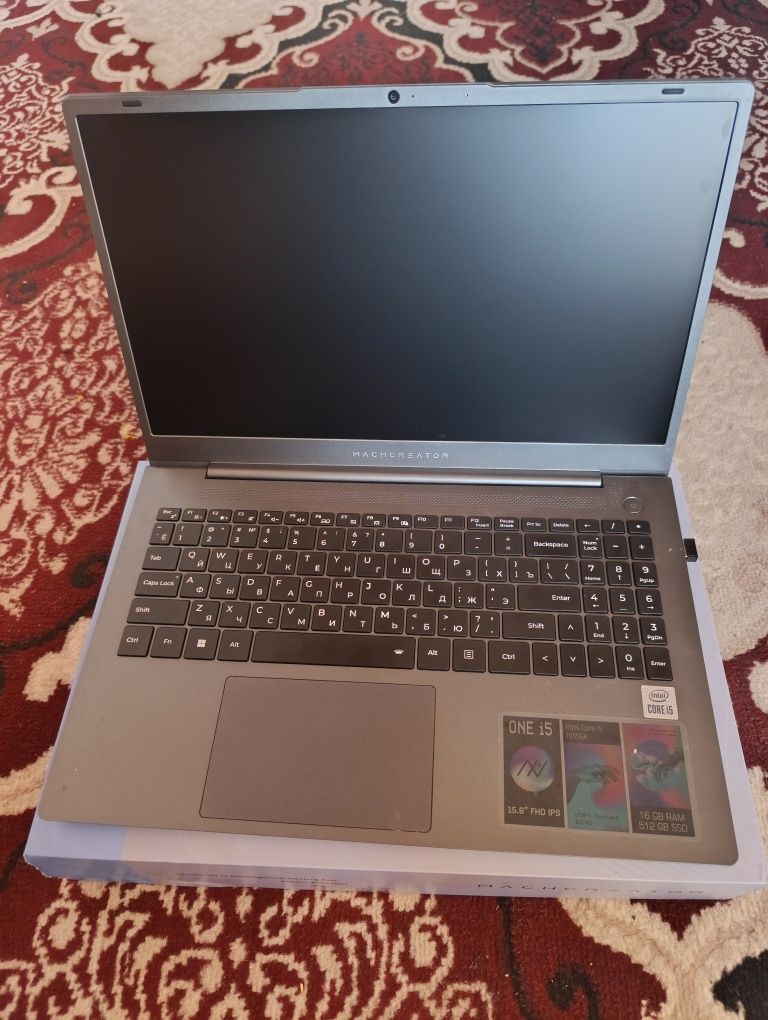 Noutbuk MACHCREATOR.  One i5