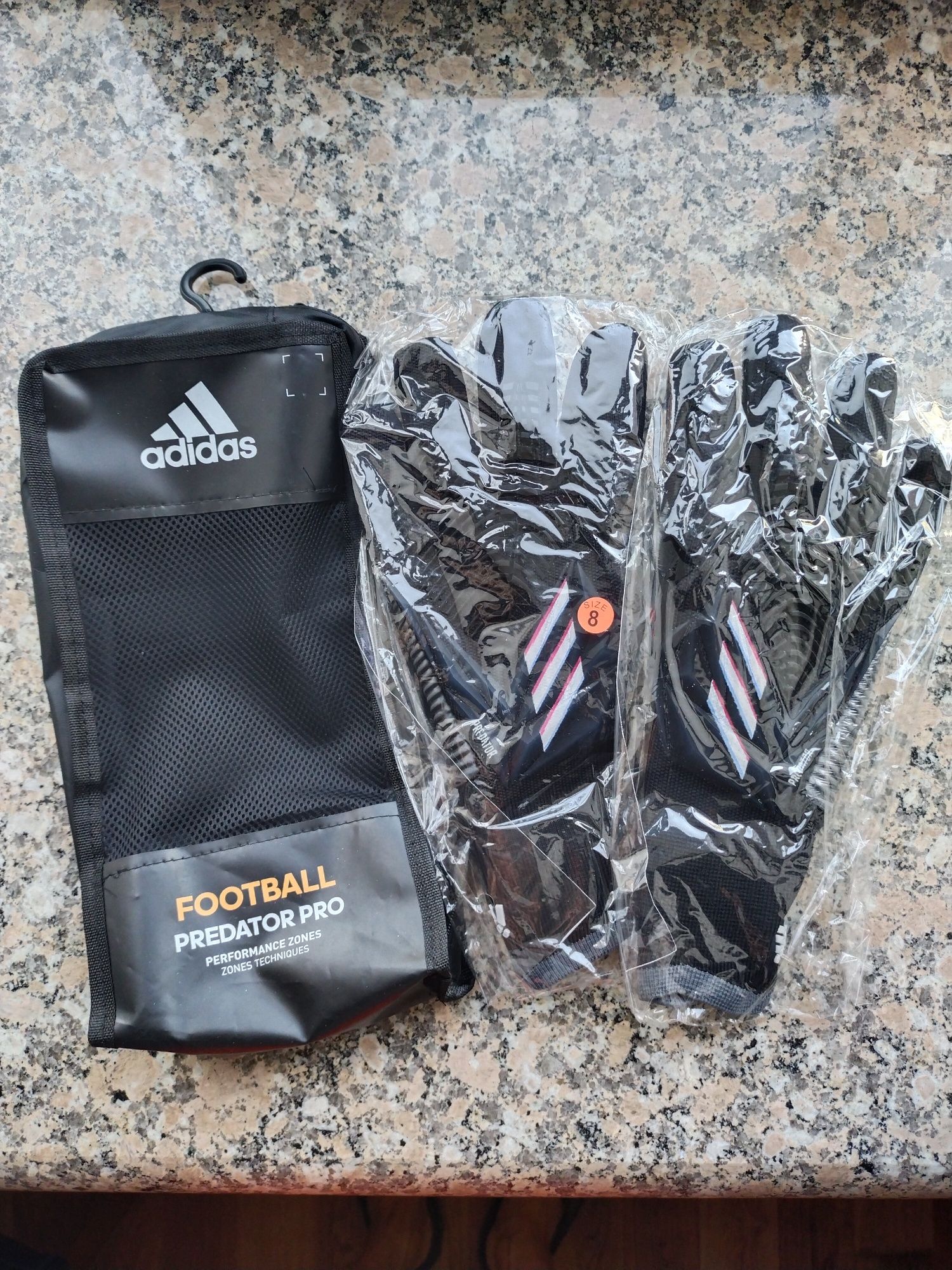 Вратарские перчатки Adidas Predator Pro
