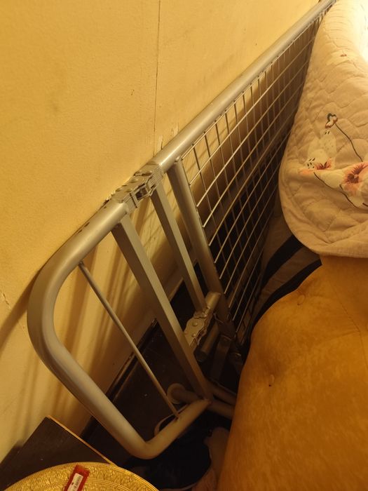 Canapea extensibilă din Metal foarte întreținută curată 2 Metri