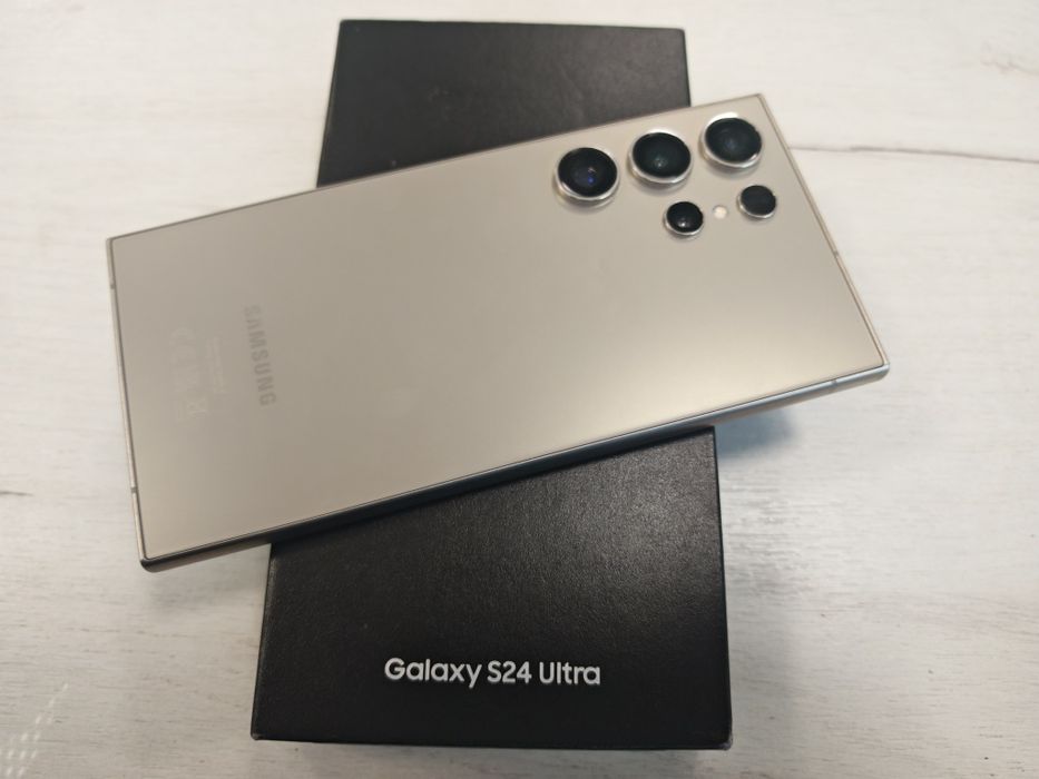 Като нов Samsung Galaxy S24 Ultra 512 GB Гаранция