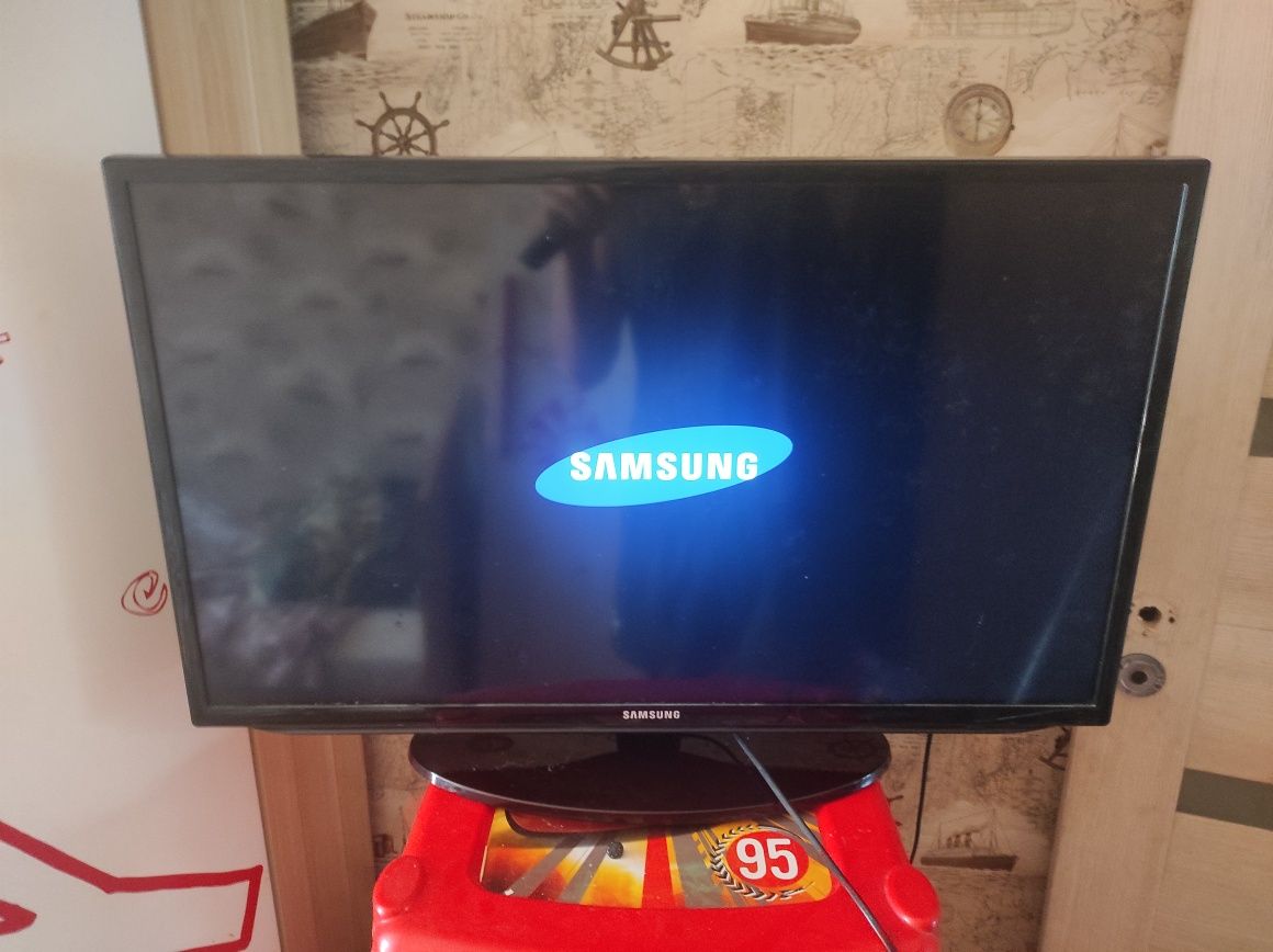 Телевизор samsung LED ue32eh5037k торг уместен