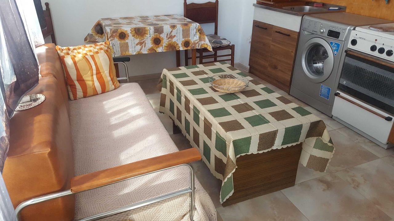 Дава се под наем Едностаен апартамент в Перник, Център - 55 кв.м за 280.5 € - Снимка #7