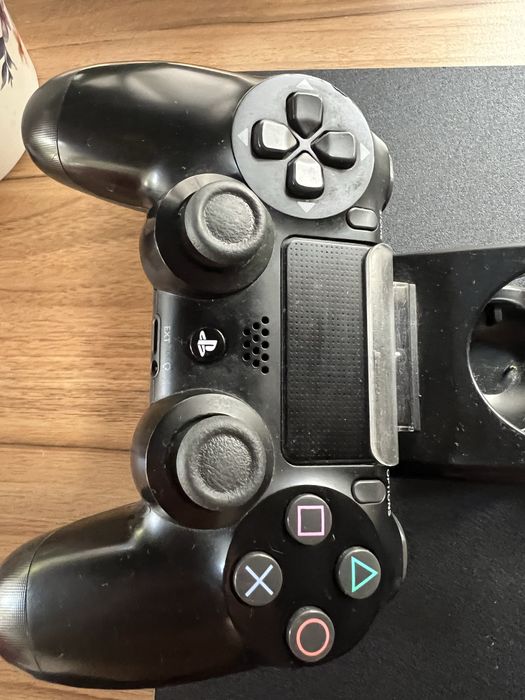 Продавам Playstation 4