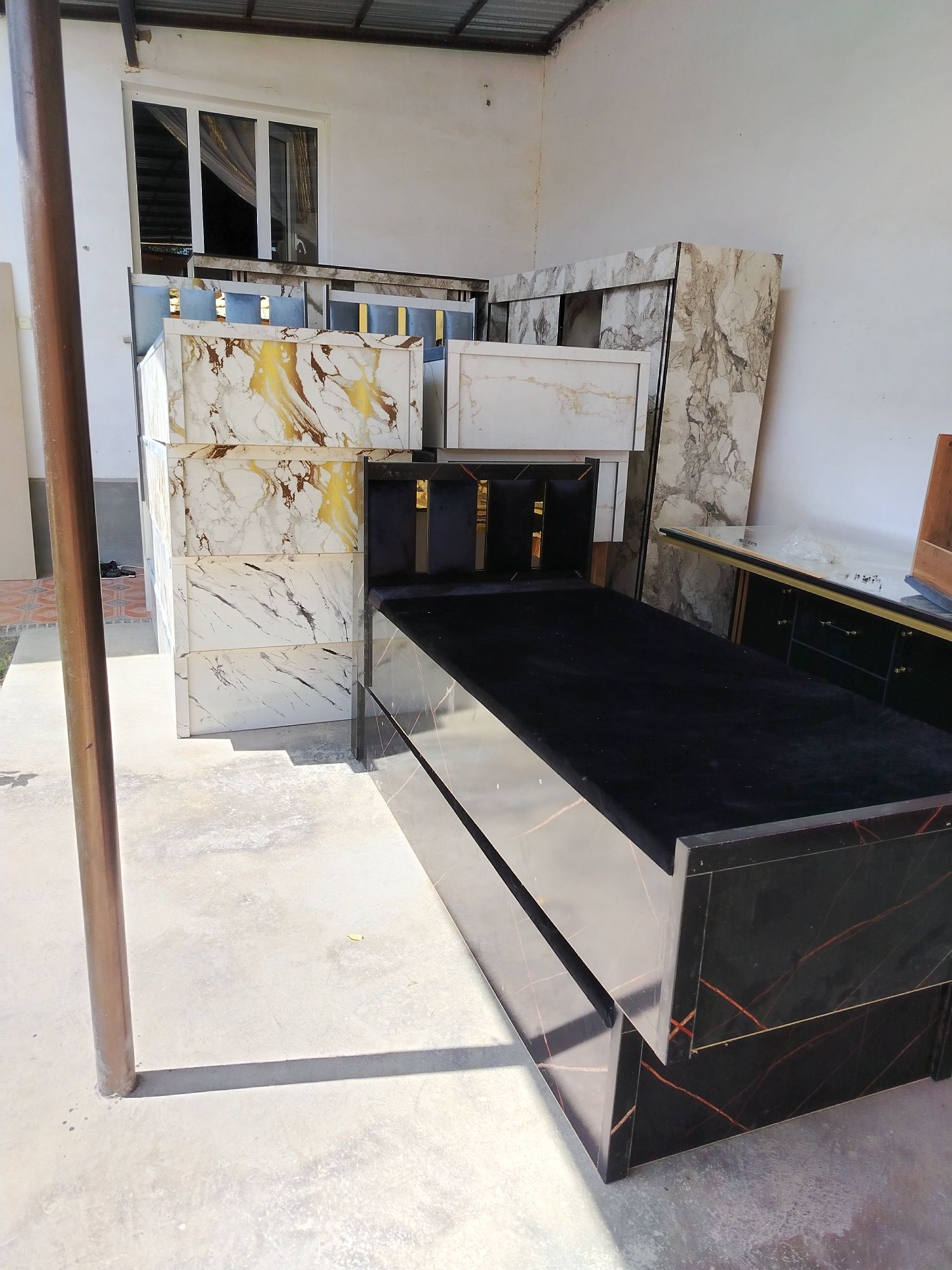 Bir kishilik divan razmeri 210x90sm tagi sandiqli tayyorlari bor
