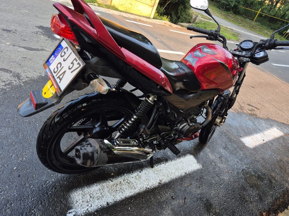 Vând motocicleta Honda cbf 125