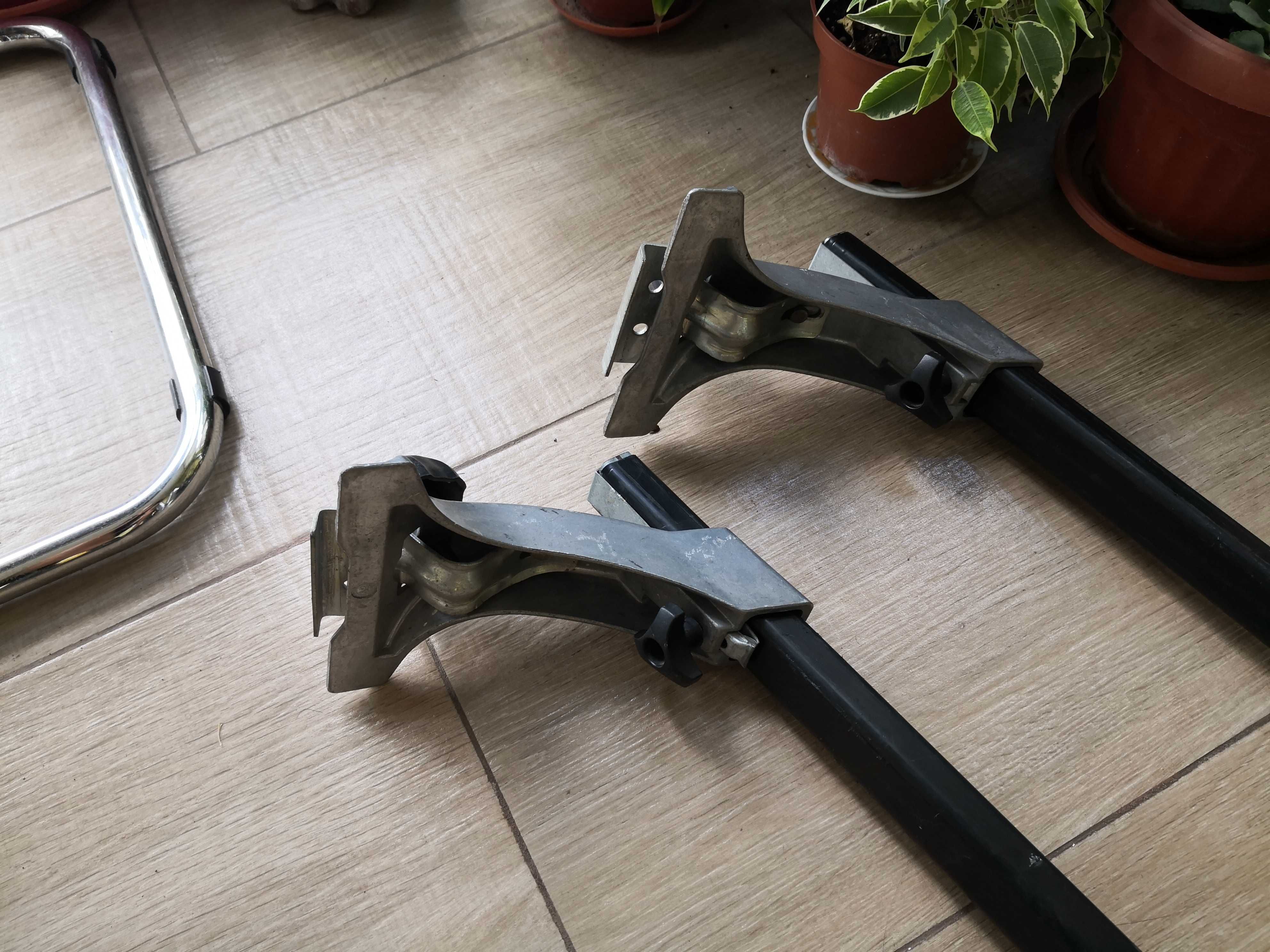 Багажник Thule 1050 ,напречни греди