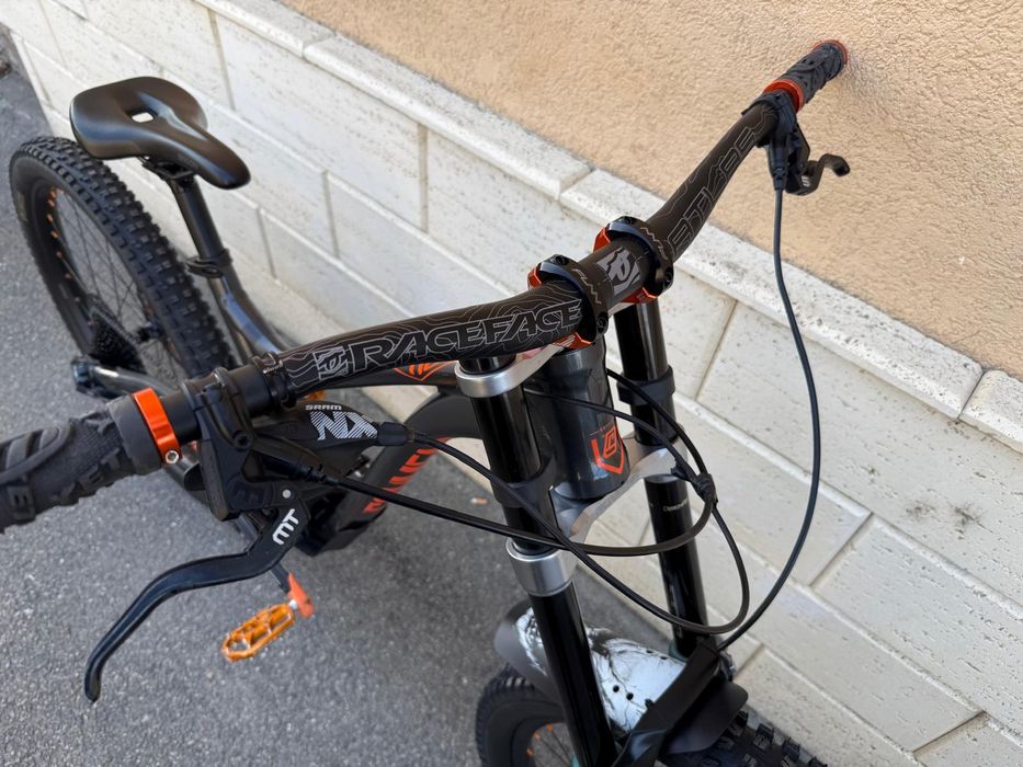 Bicicleta DH Commencal supreme