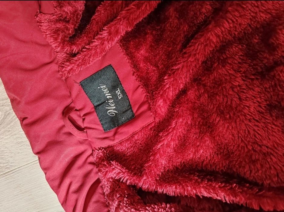 Geacă de iarnă roșie