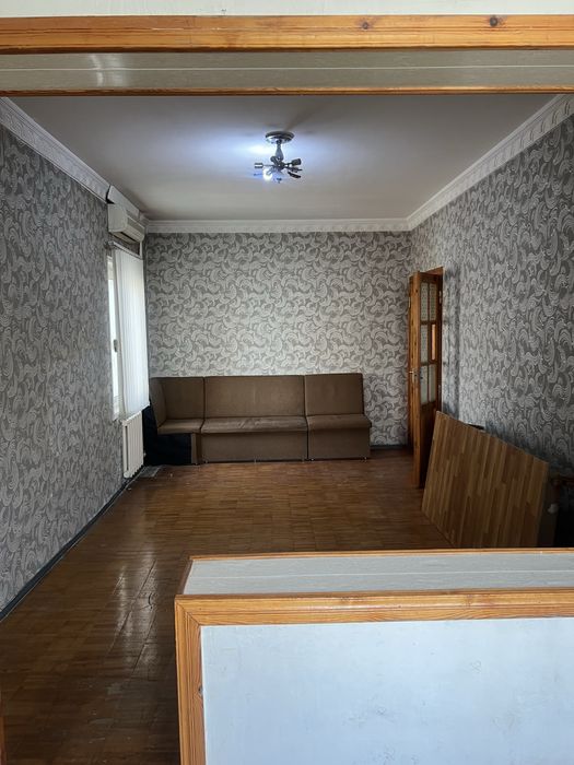 Продается Куйлюк 6 ( ориентир м.Талырык) 2/3/5 , 2 комнтаная квартира