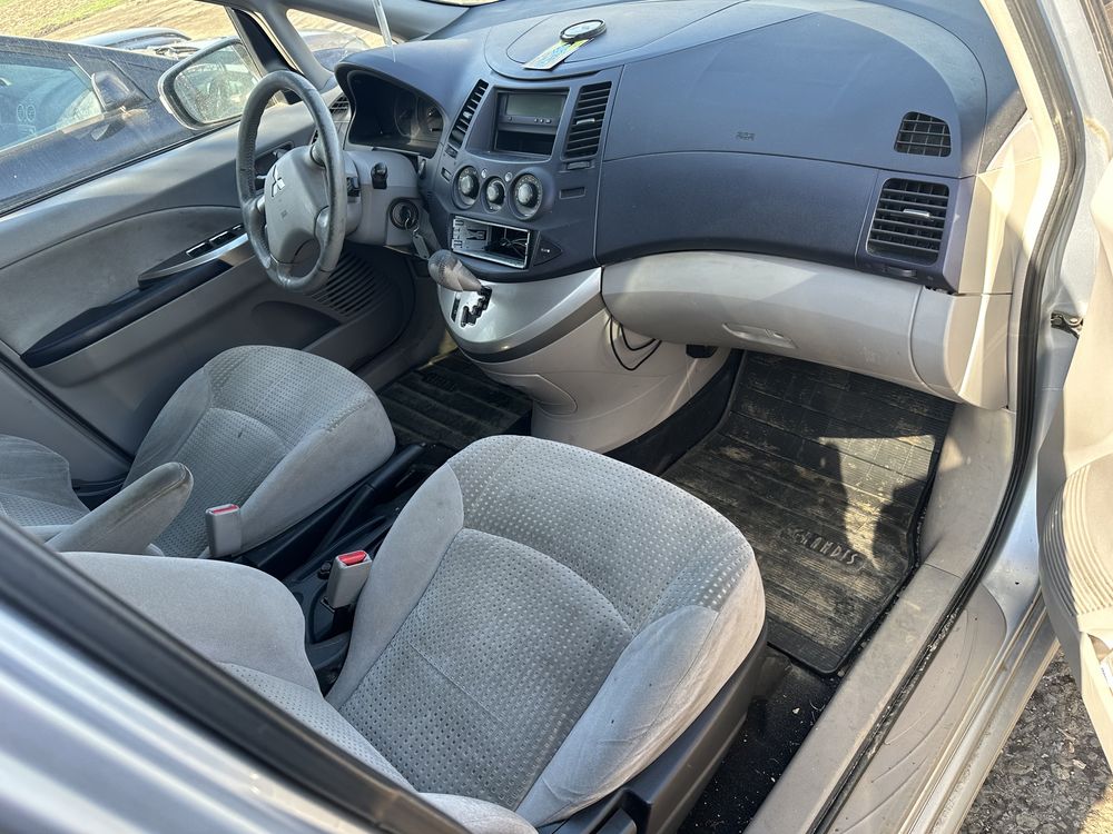 Dezmembrez mitsubishi grandis 2.4 i mitubishi