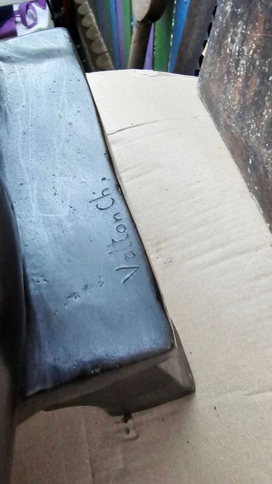 O Superba Piesa din Bronz  semnata