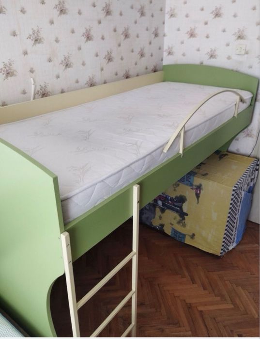 Детско легло със стълба