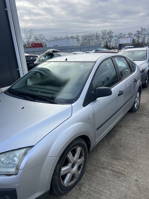 Vand bara fata faruri capota usi haion motor 1.6 Ford focus 2