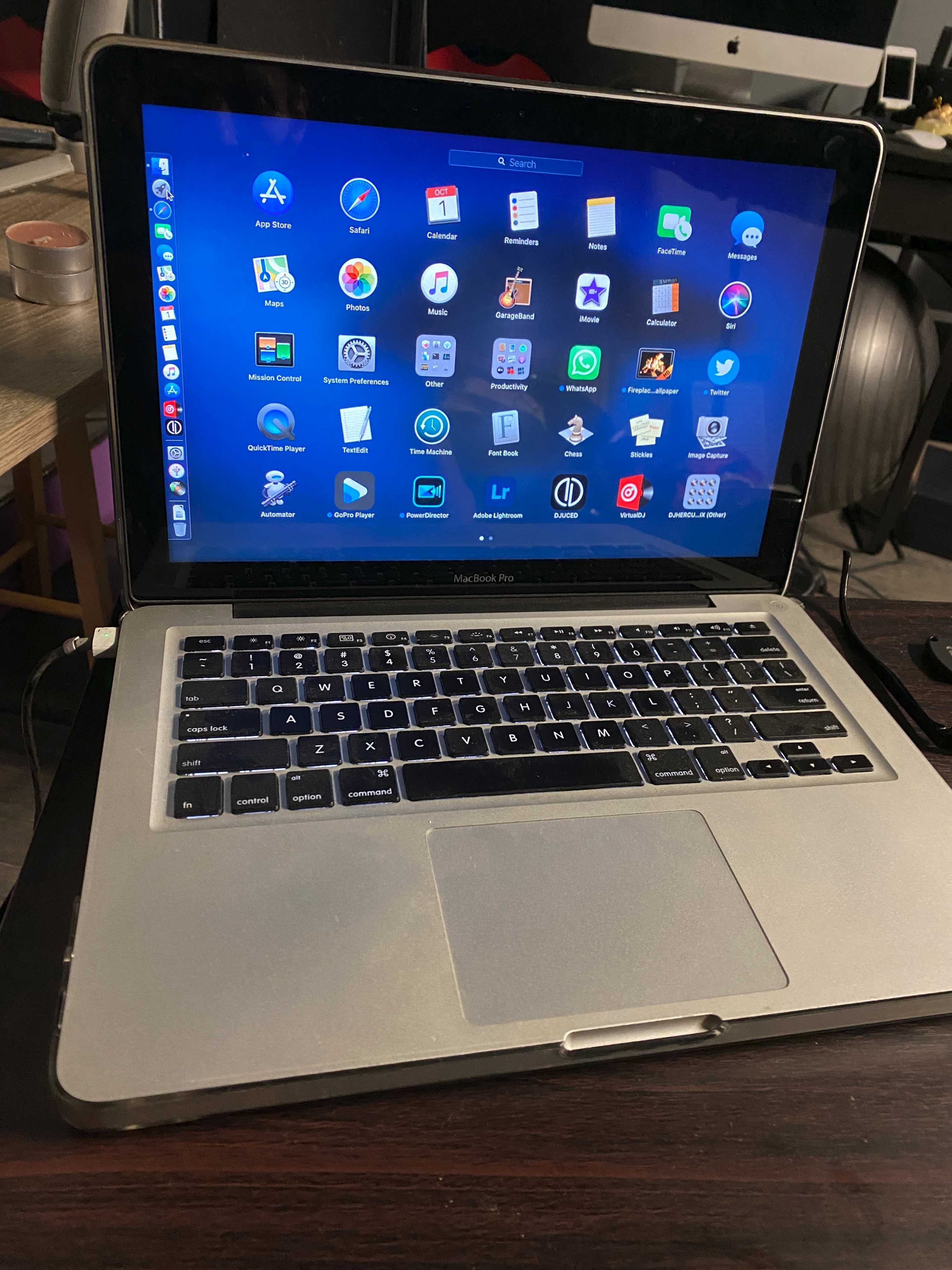 Macbook pro 13"  i5 8gb RAM SSD 512gb