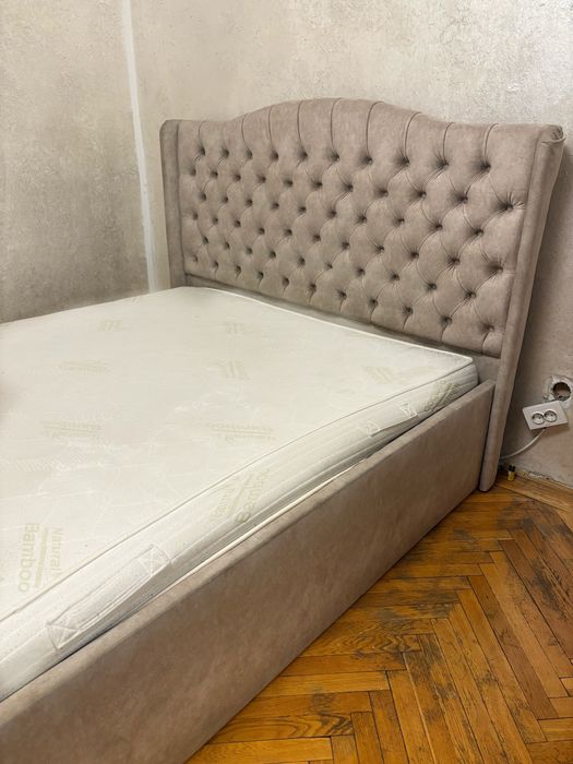 Pat tapitat cu somniera si loc de depozitare plus saltea