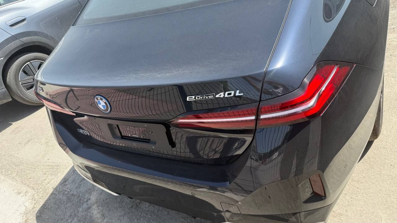 Нотариус BMW i5 40L 2025