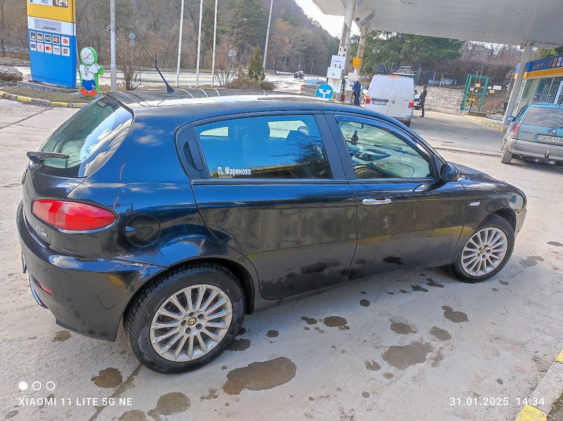Продавам Alfa Romeo 147