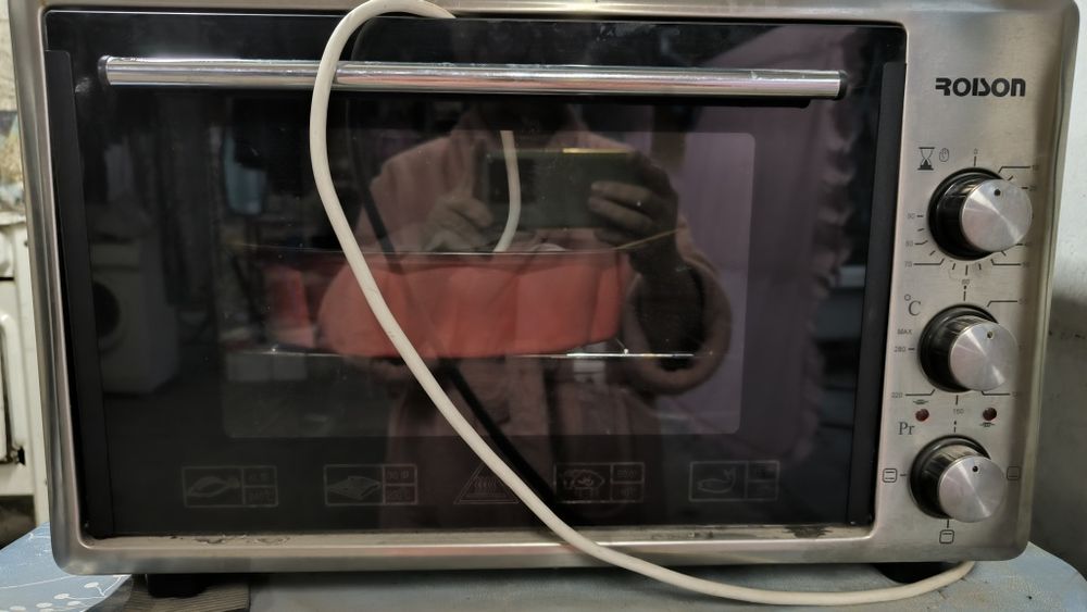 Срочно ! Продам электрический духовой шкаф Roison .