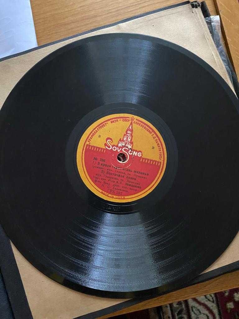 коллекция-альбом уникальных  грампластинок советского периода