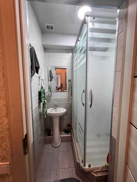 Срочно продается квартира цокольный этаж с окнами,Чиланзар-13.