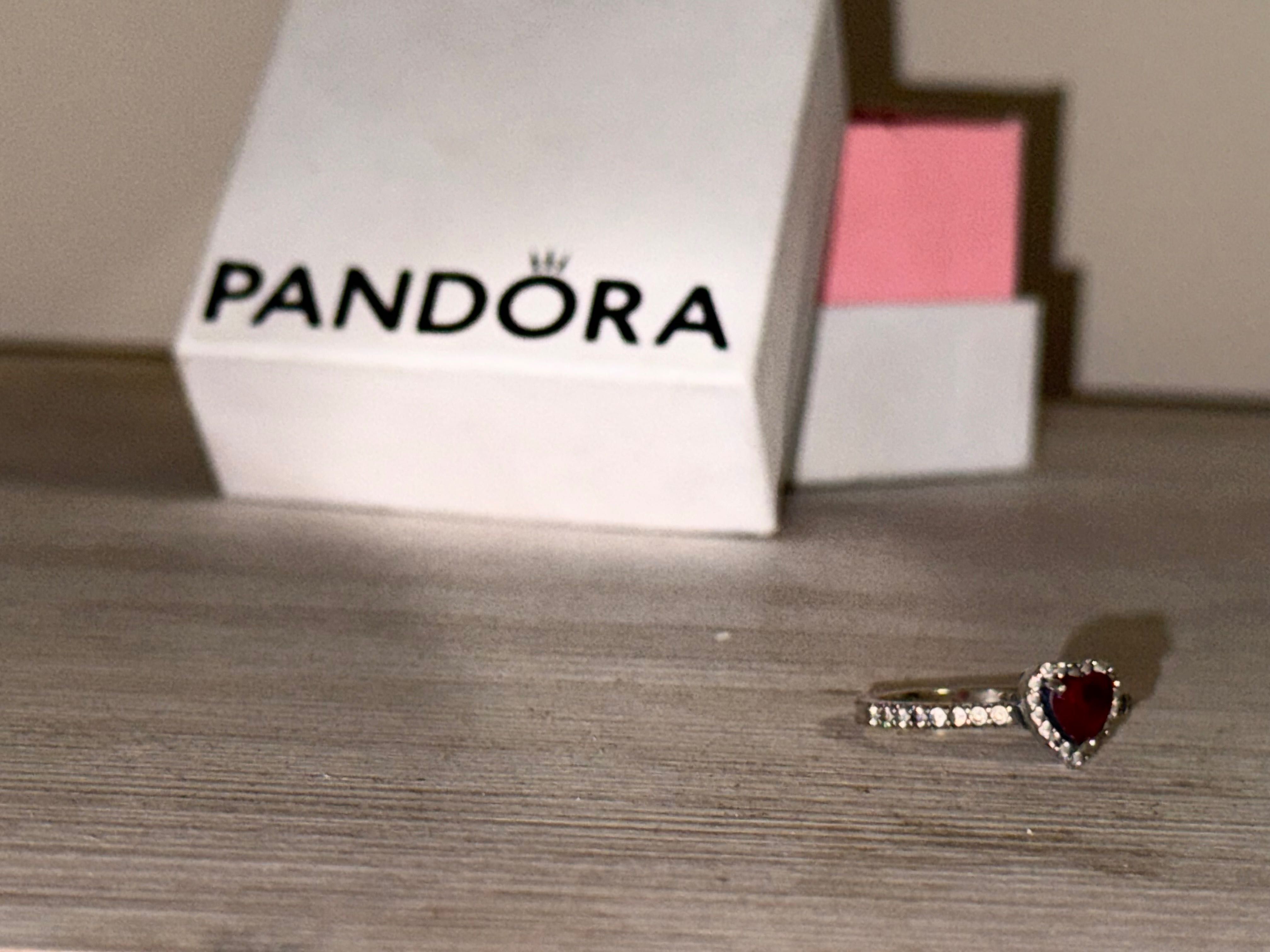 Пръстен PANDORA ,,семейна топлина “