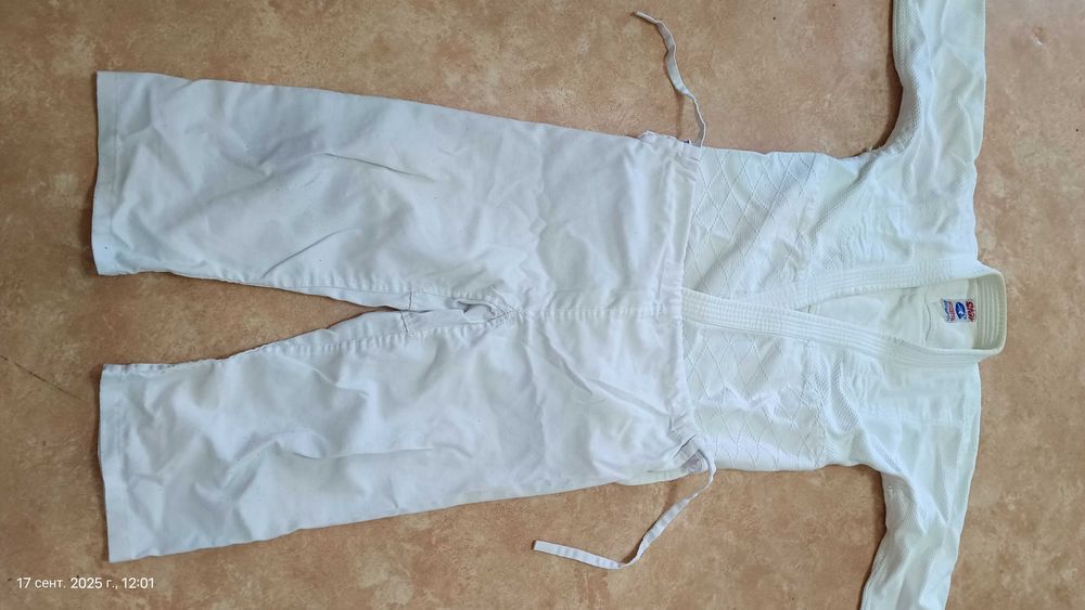 Продам белый костюм, для борьбы или спортивных занятий