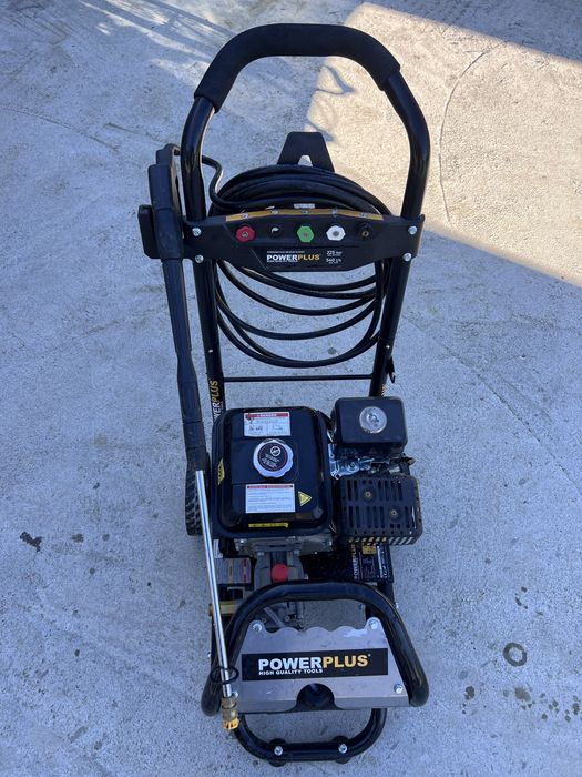 Vand aparat de spalare cu presiune pe benzina .
