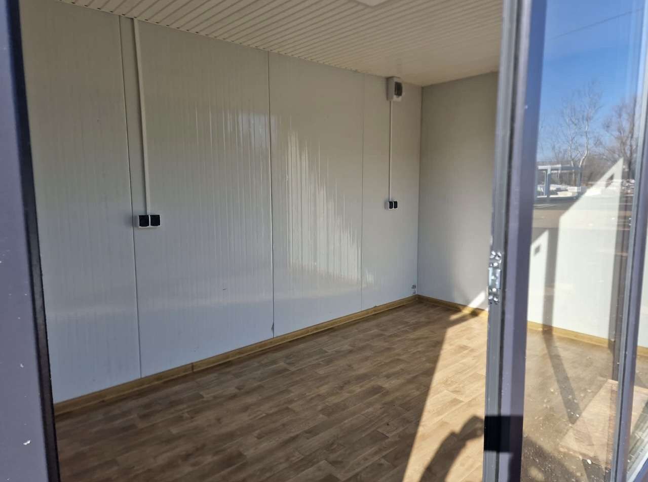 Containere modulare cu vitrina