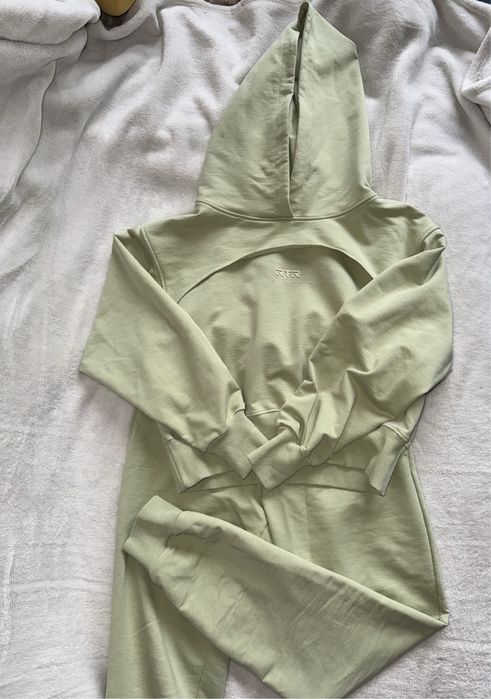 Дамски спортен екип