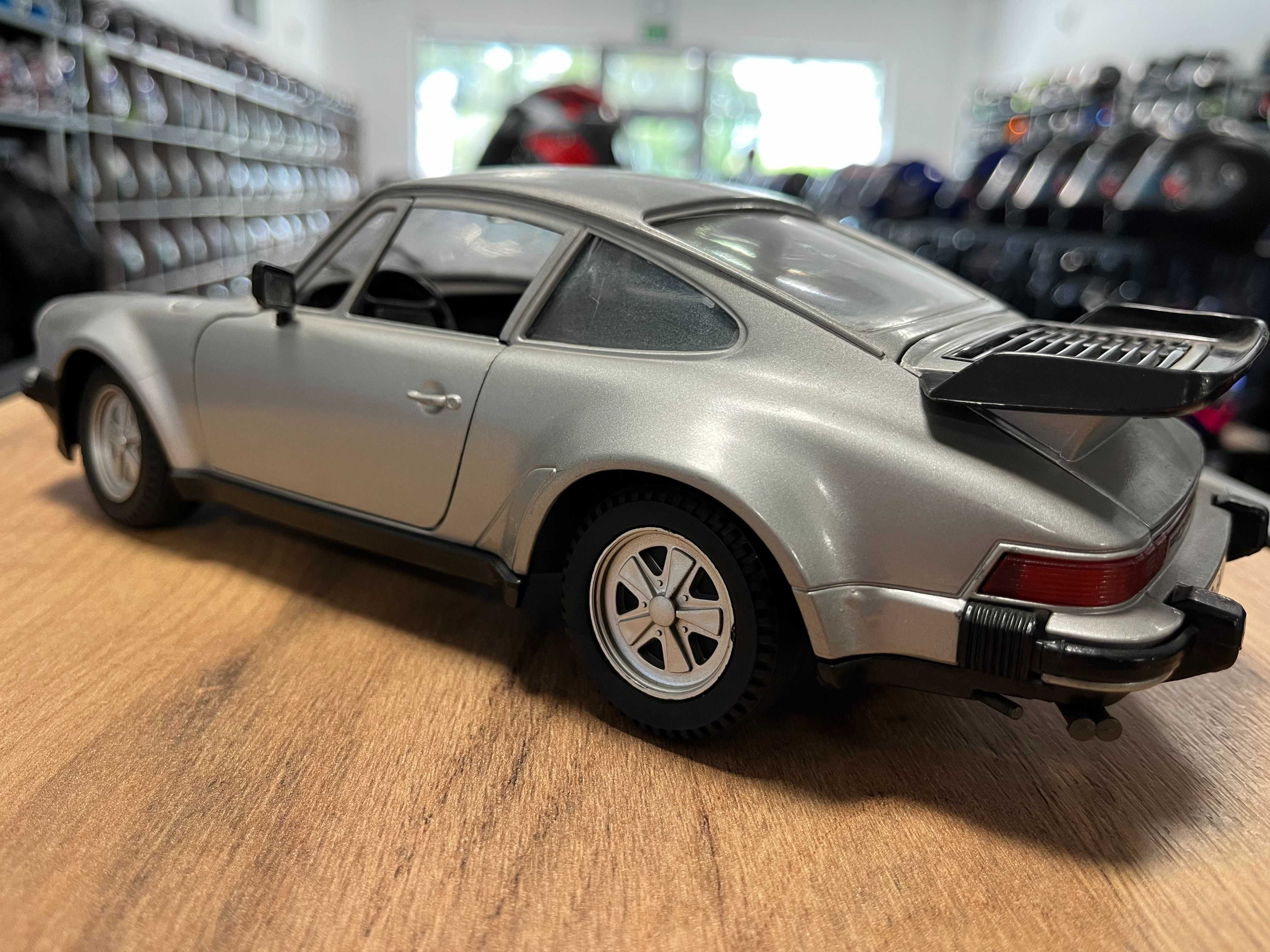 SUN STAR  колекционерски модел количка   PORSCHE 911 SC  1984г. 1:18