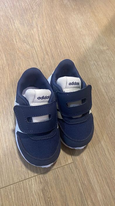 Чисто нови детски маратонки Adidas