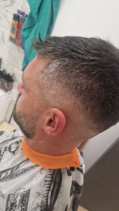 Frizer începător  tund la domiciliu clientului sau al meu