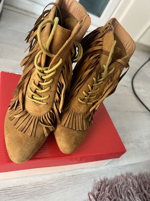 Botine piele intoarsa