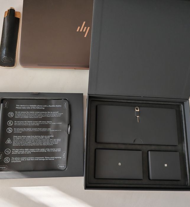 Vând Honor Magic V3 impecabil Reddish Brown