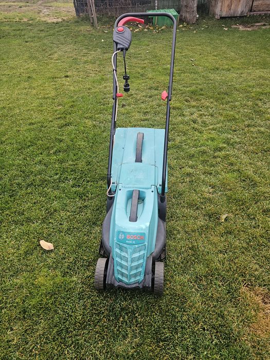 Masina de tuns gazon  Bosch