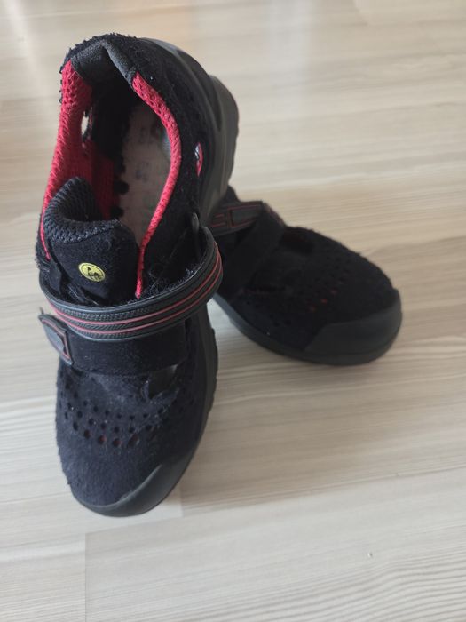 Vând Uvex mărimea 38