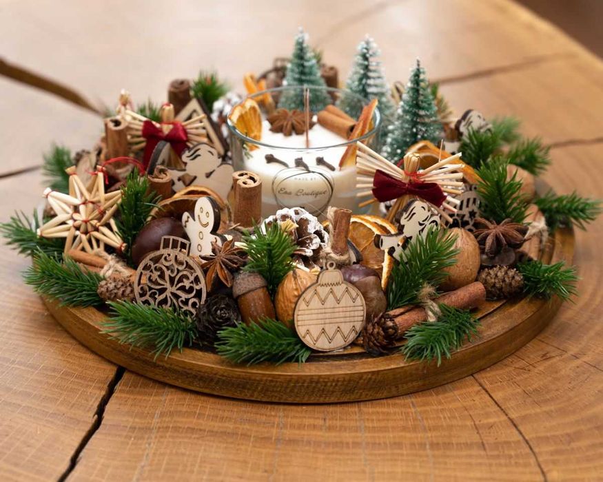 Aranjament pentru Crăciun – realizat manual pe blat de lemn.