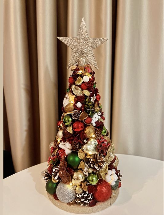 Decorațiuni de Crăciun-Braduți Handmade