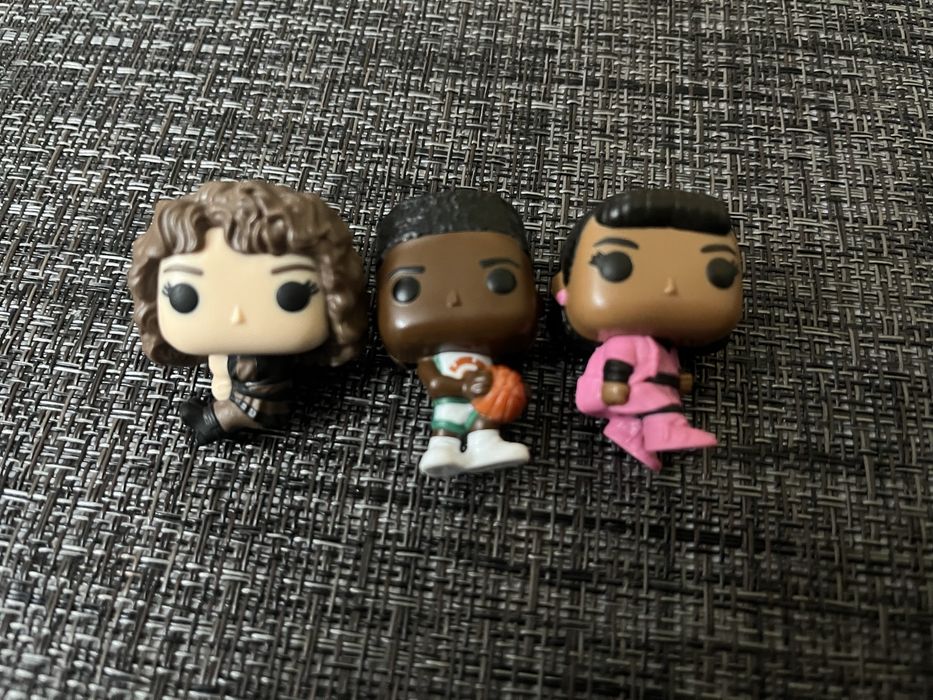 Kinder joy stranger thigs