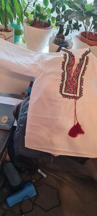 Vând IE cusuta manual