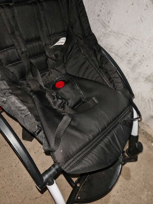 Детская прогулочная коляска