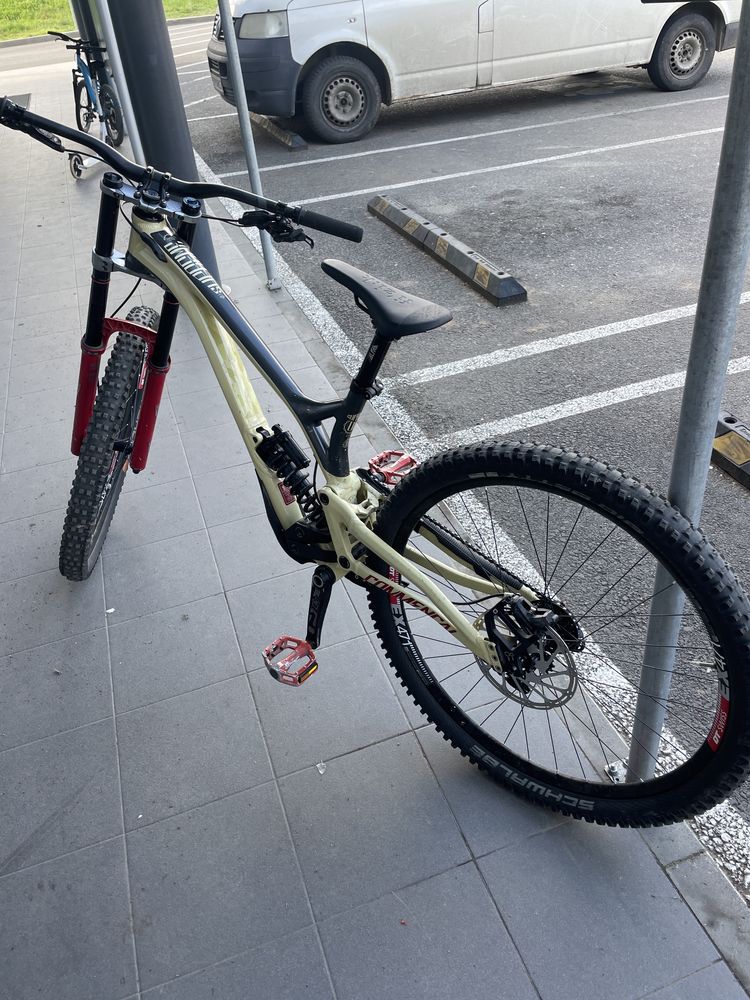Commencal Supreme DH 4.3 Team Bike