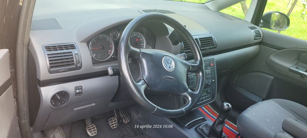 Vând Volkswagen Sharan