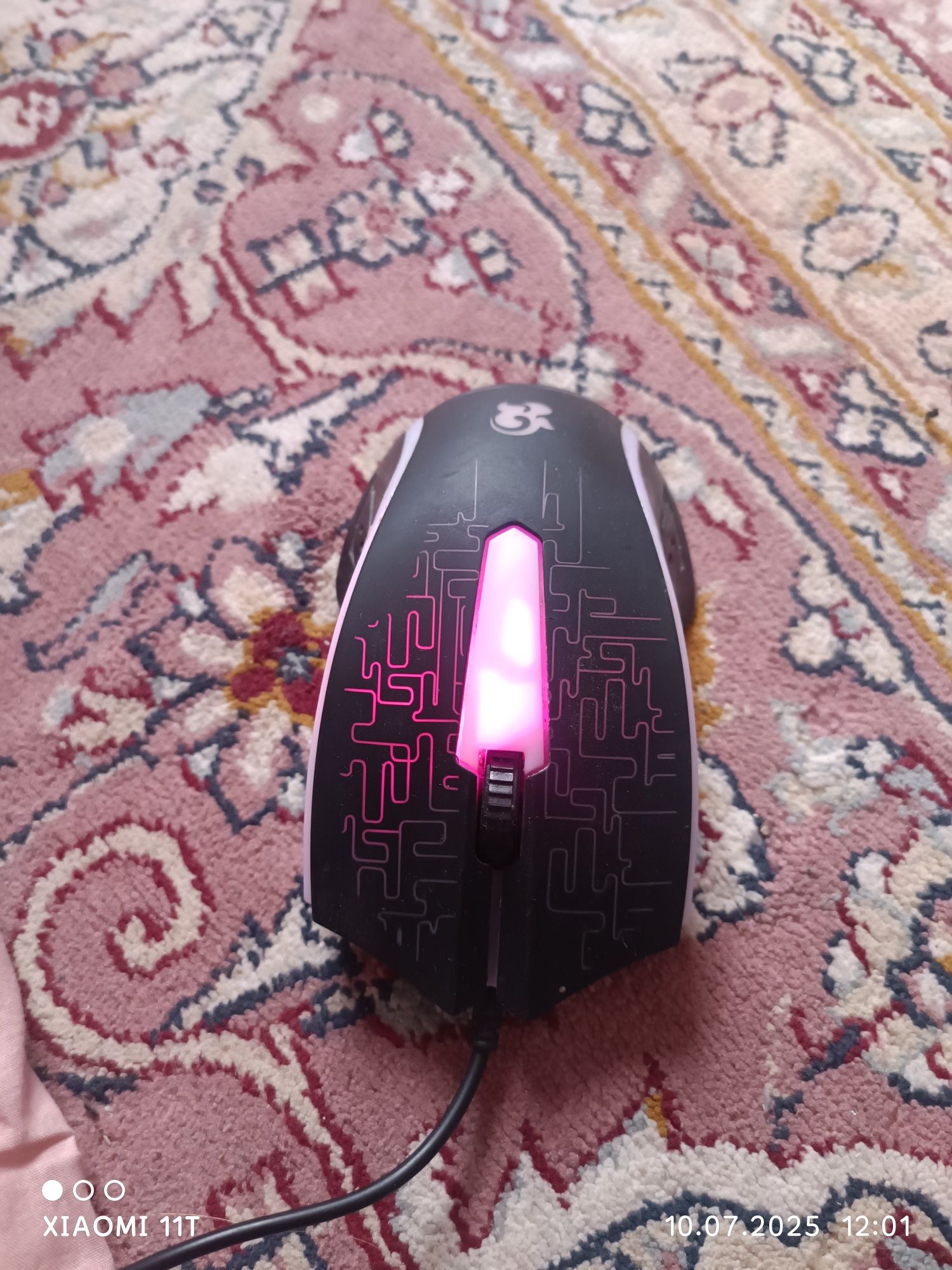 Продам мышку для игр с разнацветной рассцветкой