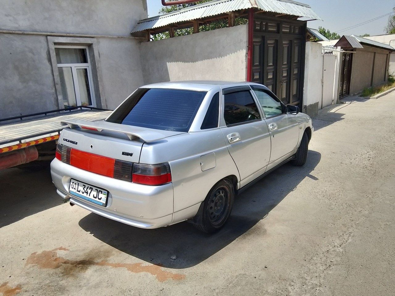 Срочно продаю свою рабочую лошадку 2110